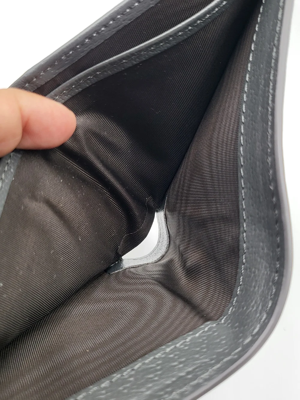 Gucci Bi-Fold GG Supreme Bifold Wallet 768243 in Dark Gray, Pristine condition!!